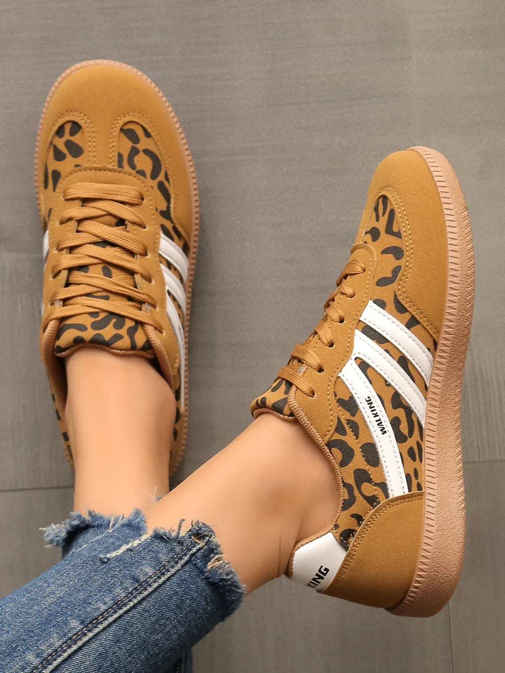 Women Sneakers 2026 Spring New Luxury Flat Loafers Comfortable Slip on Soft Female Sneakers Lightweight Outdoor Shoes for Women